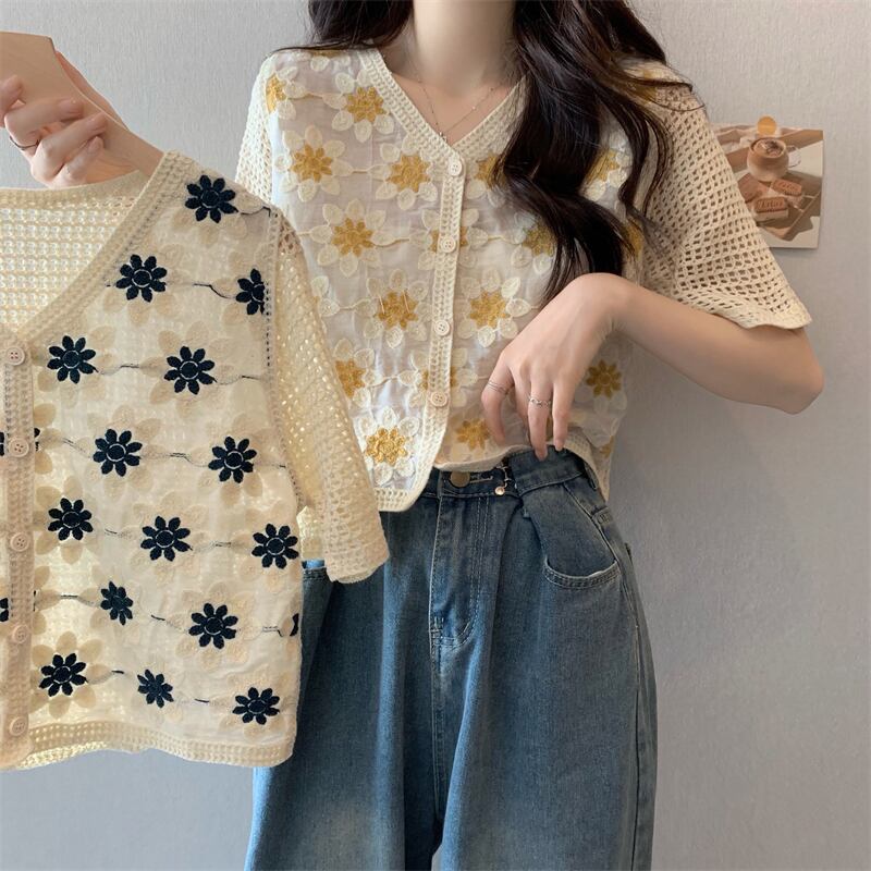 トップス レディース カーディガン ブラウス 羽織り 半袖 Vネック 前開き ボタン ゆったり かわいい 大人可愛い シンプル カジュアル エレガント フェミニン おしゃれ お洒落 おとな ナチュラル こなれ感 ラフ ガーリー 個性的 リラックス レトロ 抜け感 大人女子 クラシカル 花柄 フラワー OL 通勤 学生 通学 デート お出かけ 女子会 お泊まり 休日 散歩 ショッピング フリーサイズ ブルー イエロー 10代 20代 30代 韓国 韓国系 着回し 普段使い 楽ちん コーデ 送料無料 スタイル