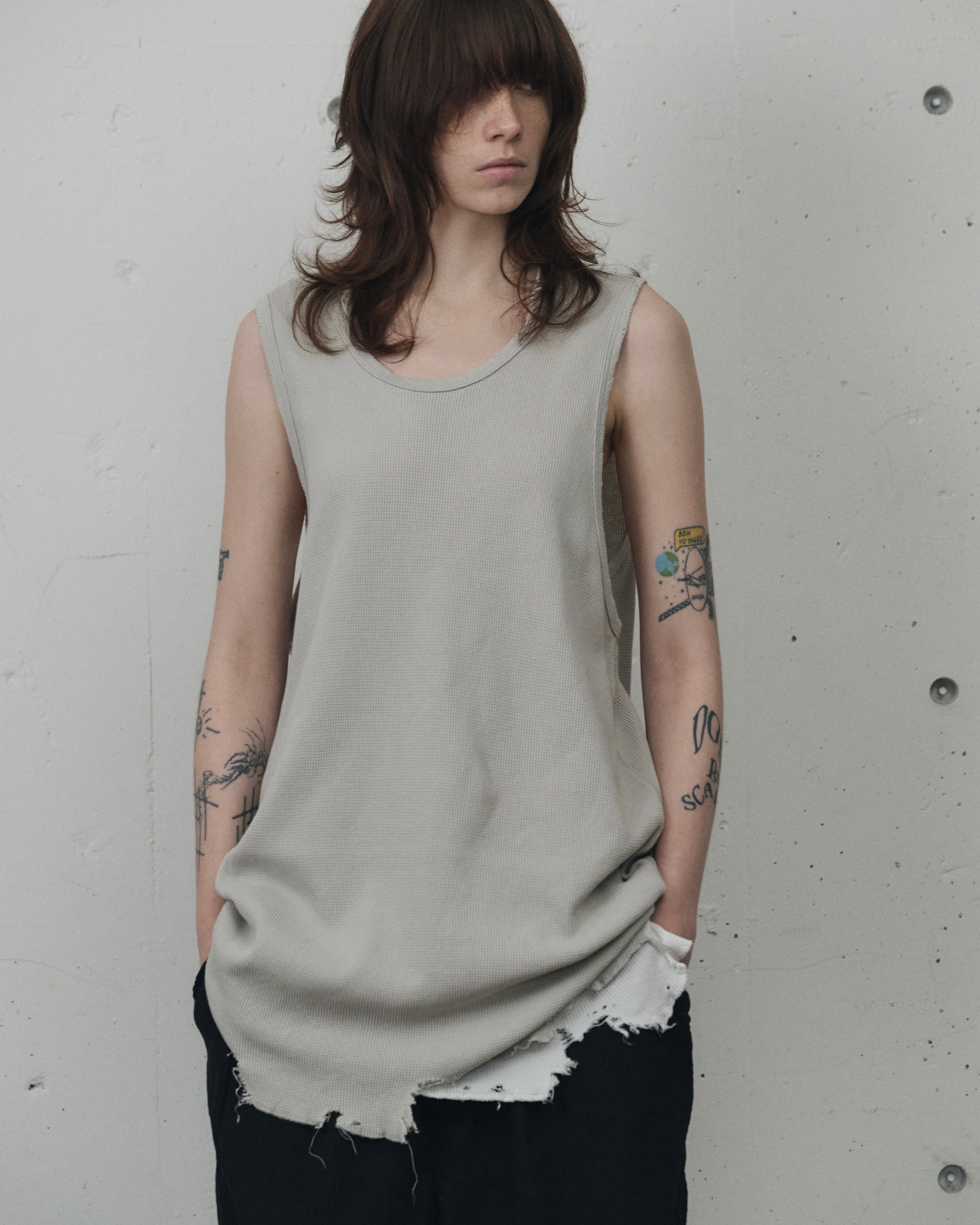 ANCELLM / DAMAGE WAFFLE TANK (GREIGE) | THE MODERN AGE