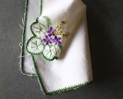 ラスト フランス 菫とミモザと小さな薔薇と刺繍クロスb アンティーク