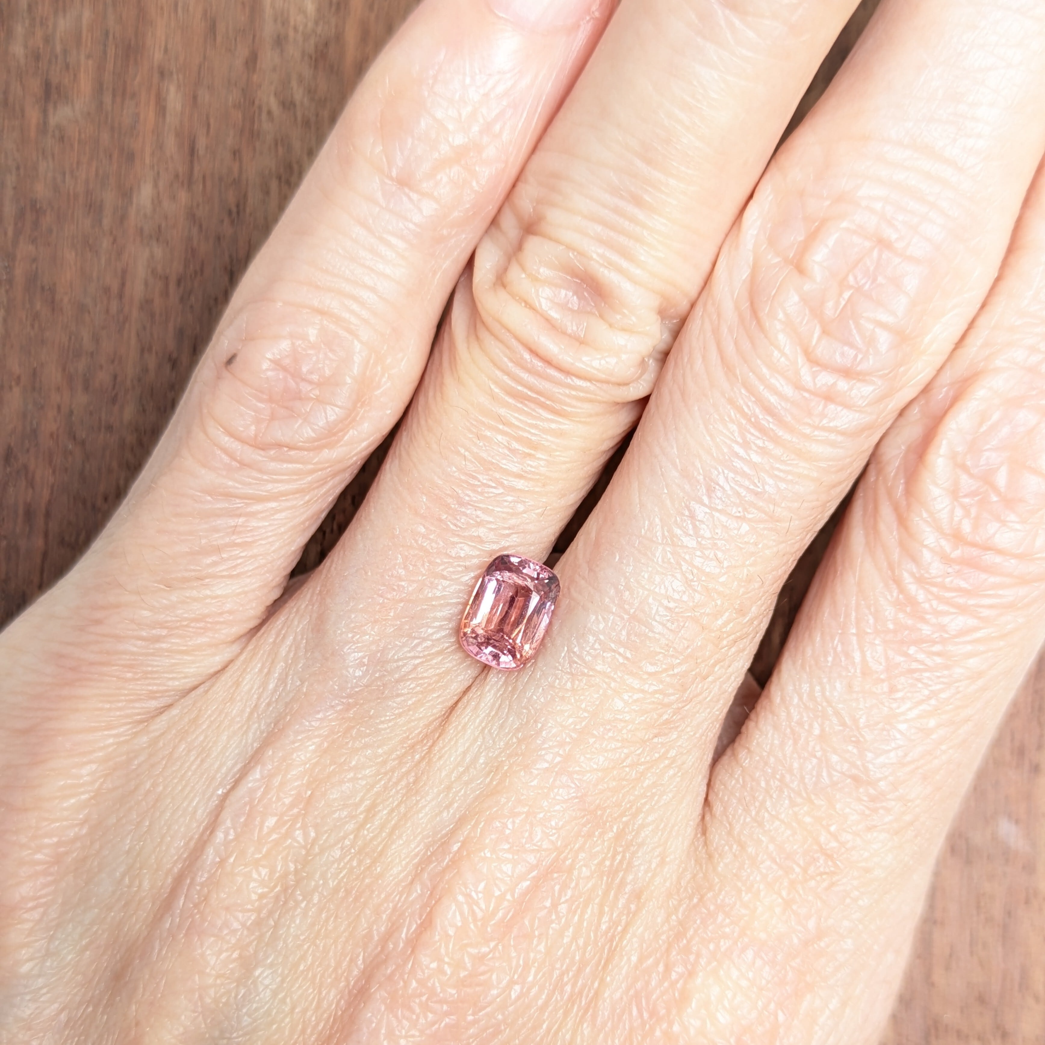 スピネルルース ミャンマー・モゴック産【1.38ct】PRO209371 | Gem's