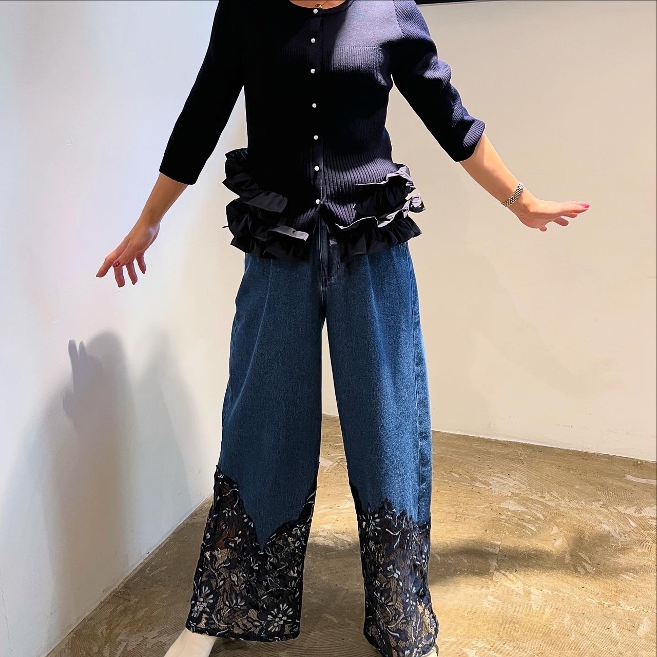 エイミーロウ  Eimee Law ウェーブレースヘムデニムパンツ