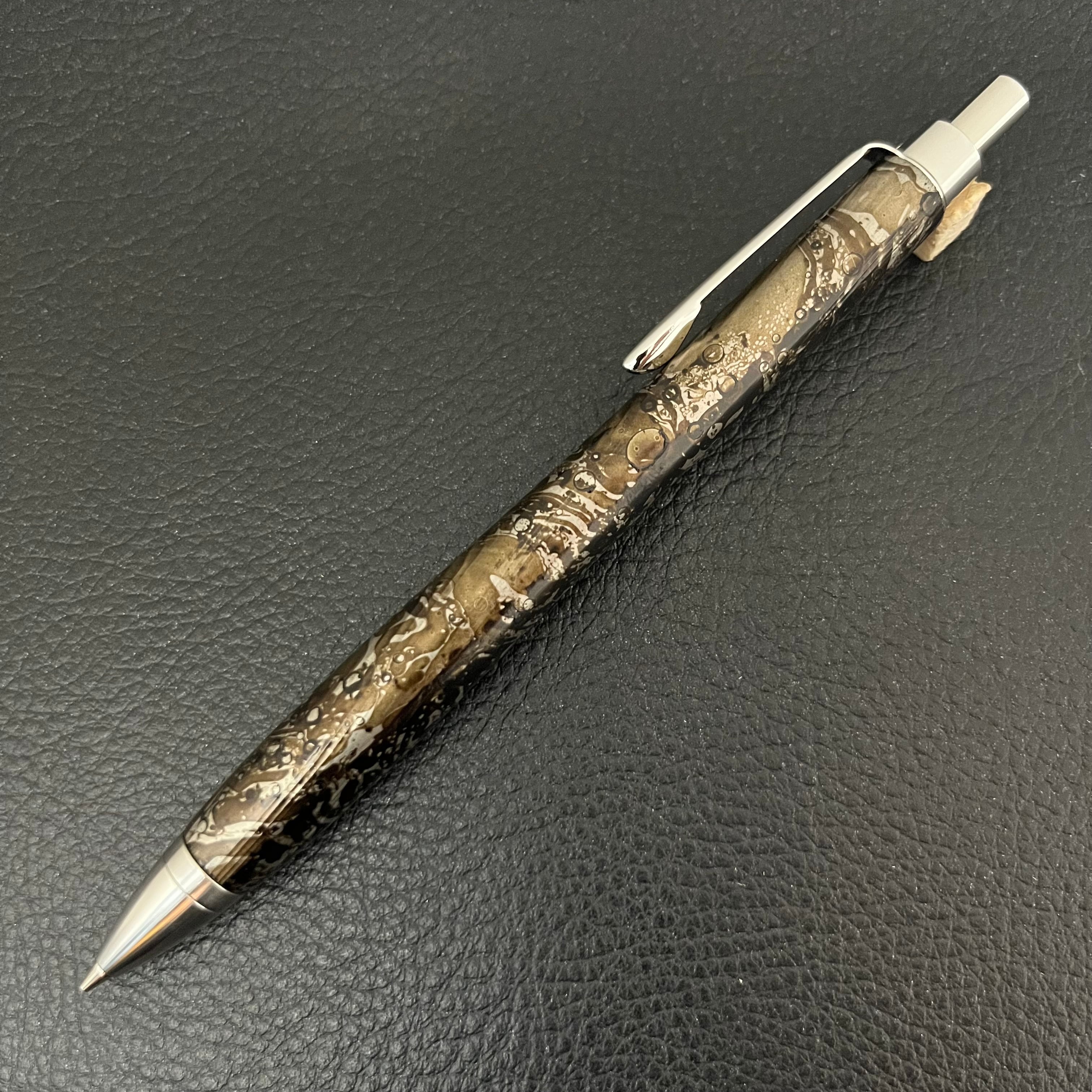 ウッドペンクラフト　屋久杉浮造り国産漆流紋・金霞（きんか）　ショートボールペン ウッドペンクラフト 屋久杉浮造り国産漆流紋・金霞（きんか） ショート