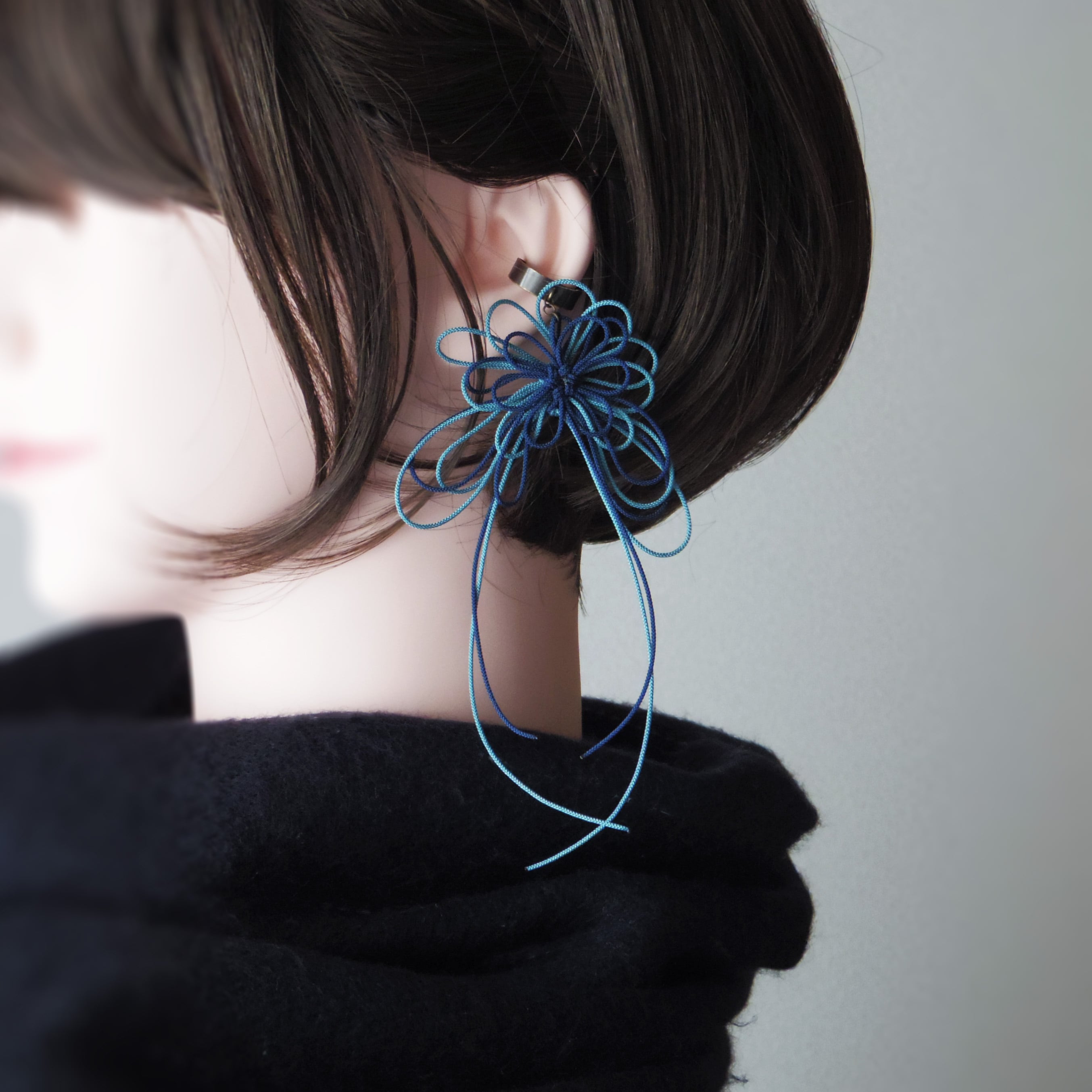 かたっぽイヤーカフ「ささら、映」(濃青×縹)