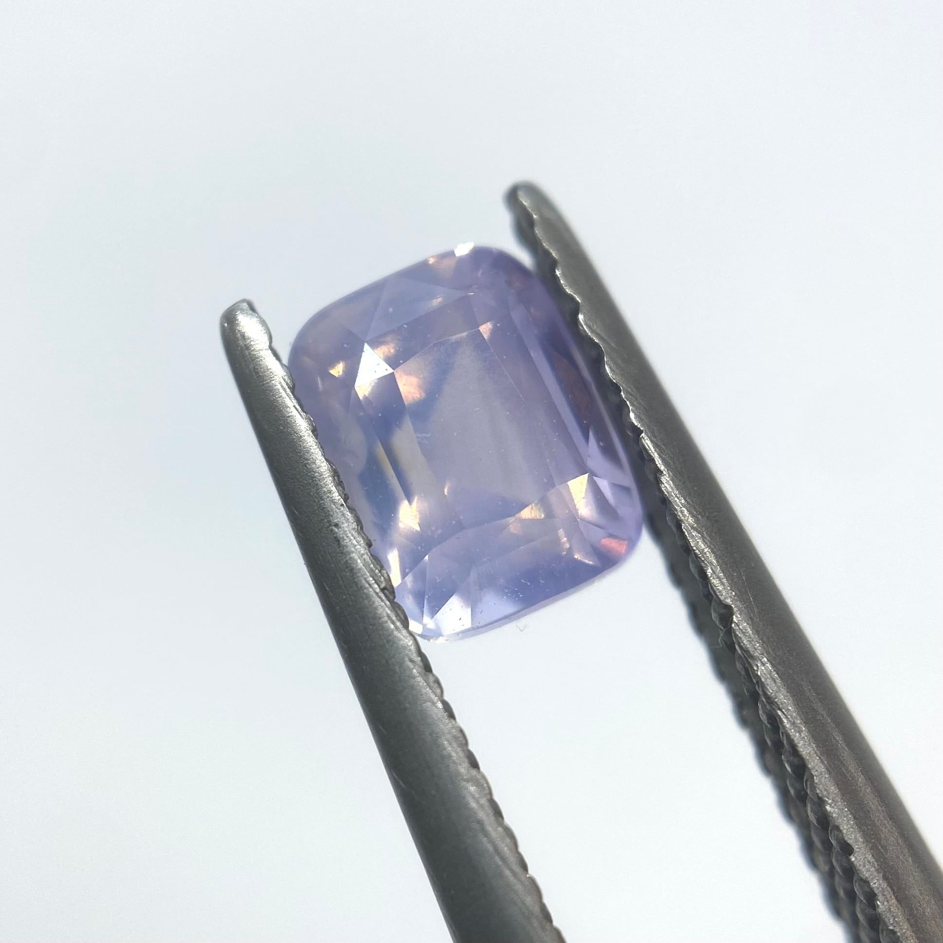 珍しいシルキーパープルホワイトなサファイア