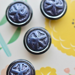 凹凸ディープパープルフラワー 18㎜