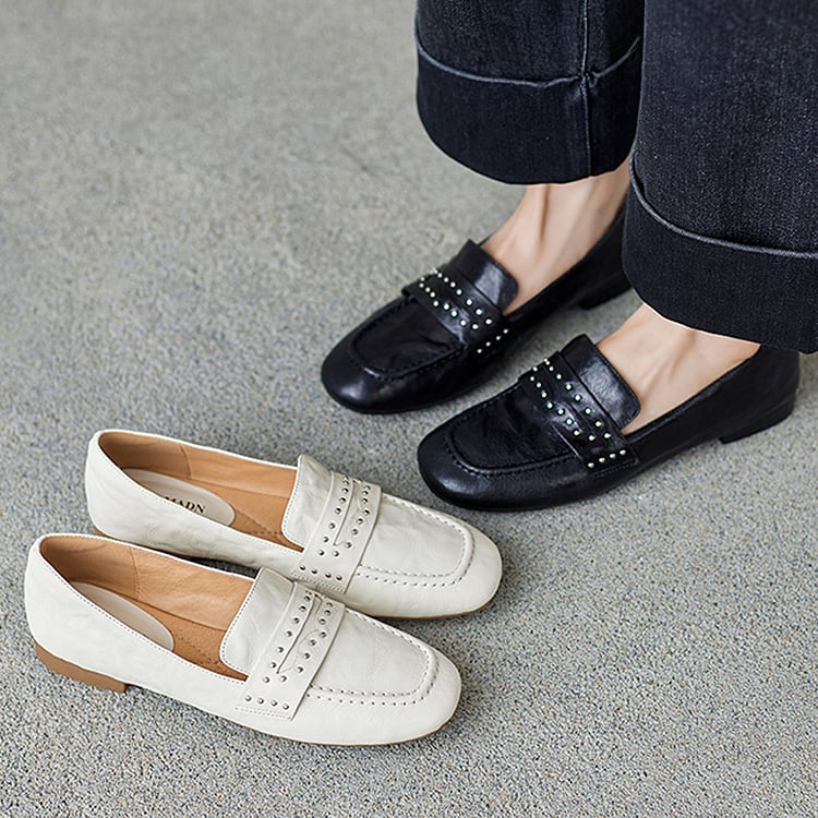 ホワイト 星型スタッズ ローファー ホワイト 星型スタッズ ローファー