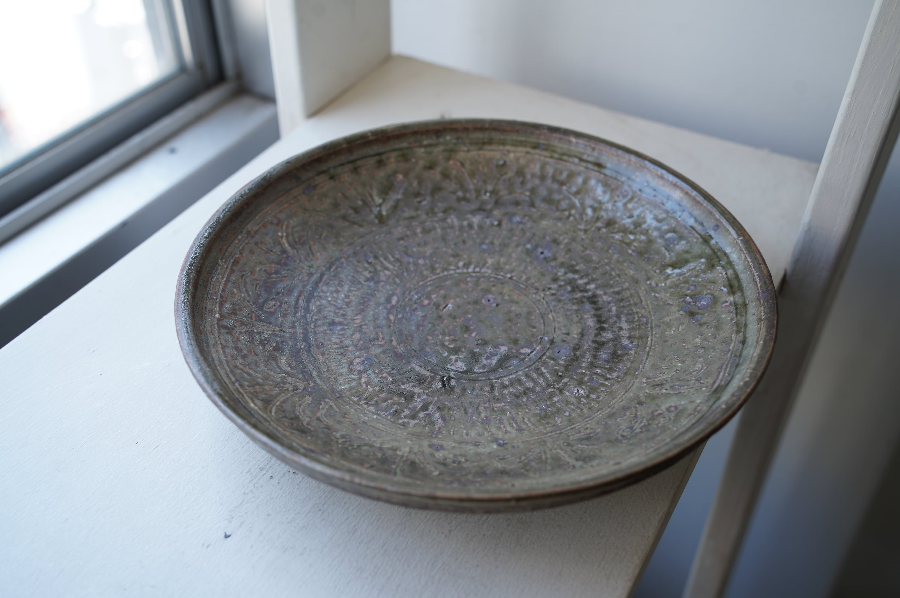 48 灰釉7寸釘彫浅鉢 中根楽 1