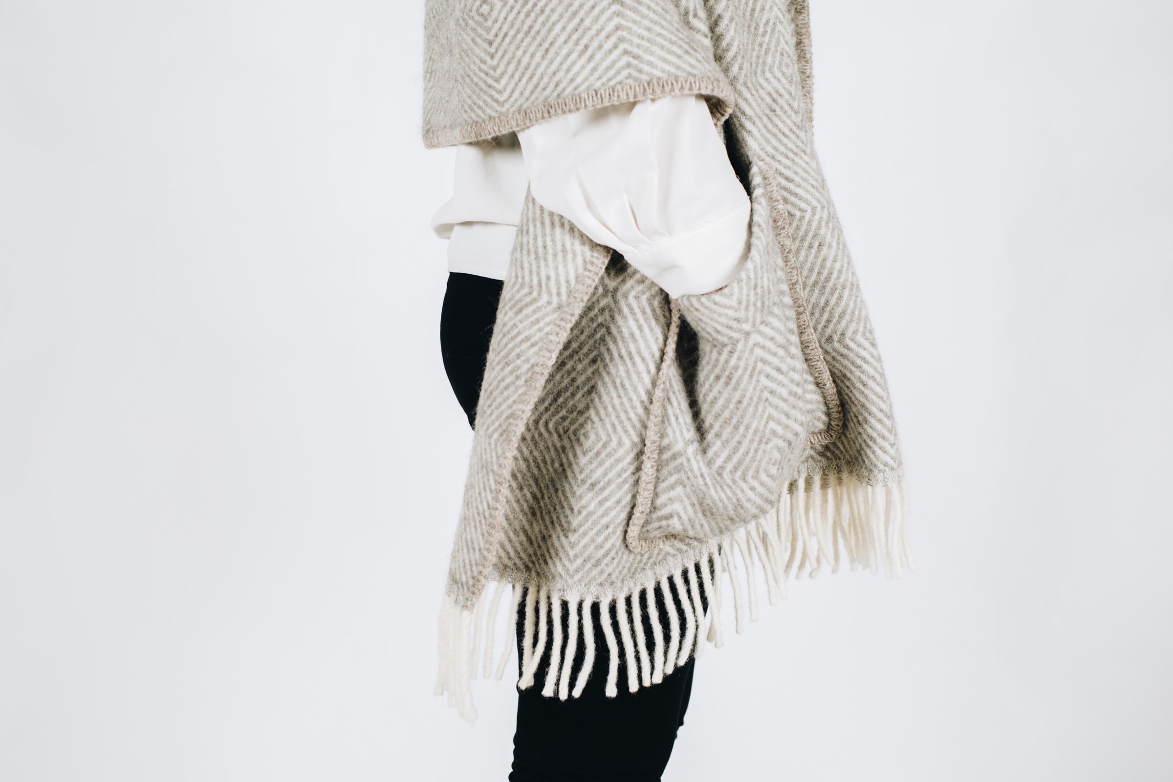 【未開封】LAPUAN KANKURIT MARIA ポケット付きショール MARIA pocket shawl（grey-white） – LAPUAN KANKURIT（ラプアン