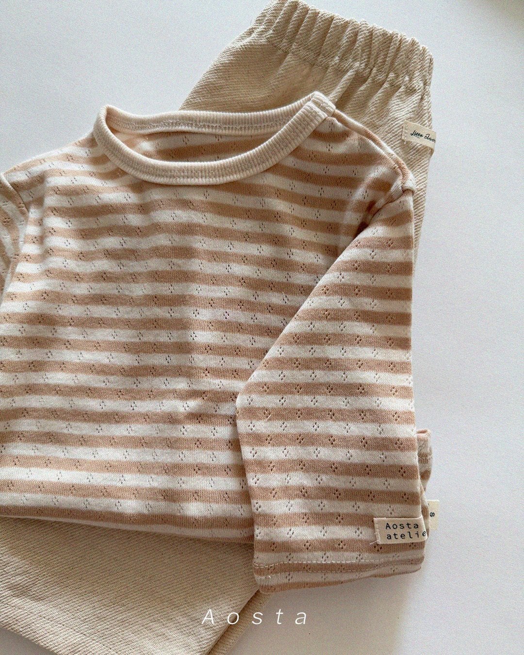 《入荷待ち》送料無料【Aosta】Moment T