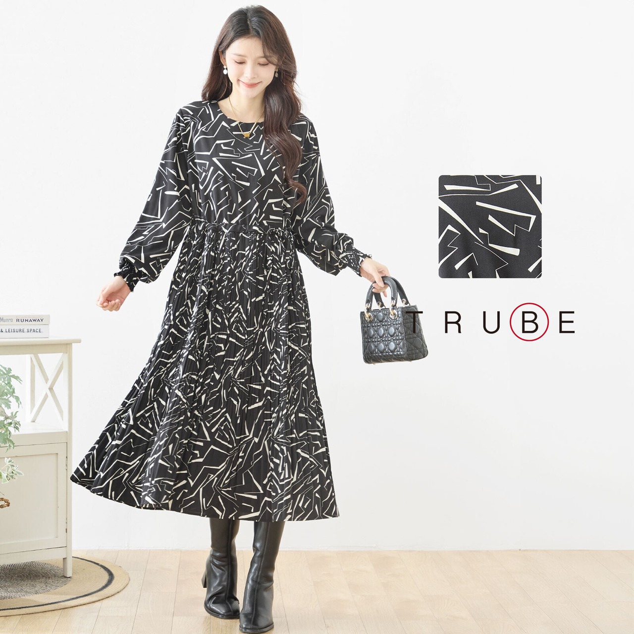 TRUBE モノトーン幾何学模様プリーツワンピース【L~LL】ブラック