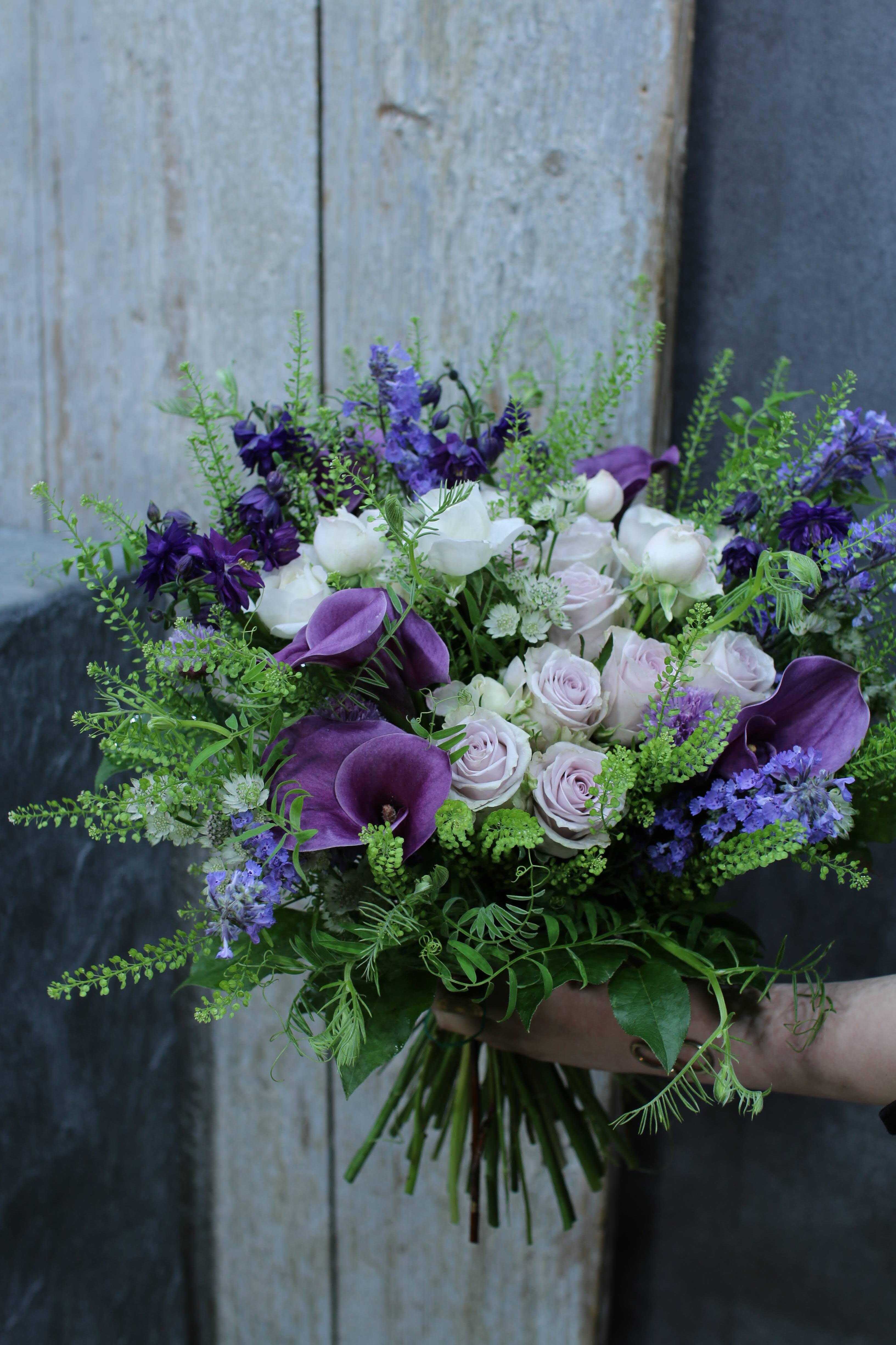 季節のお花の花束｜M（札幌市内限定） | Jaz flower shop | Online Store