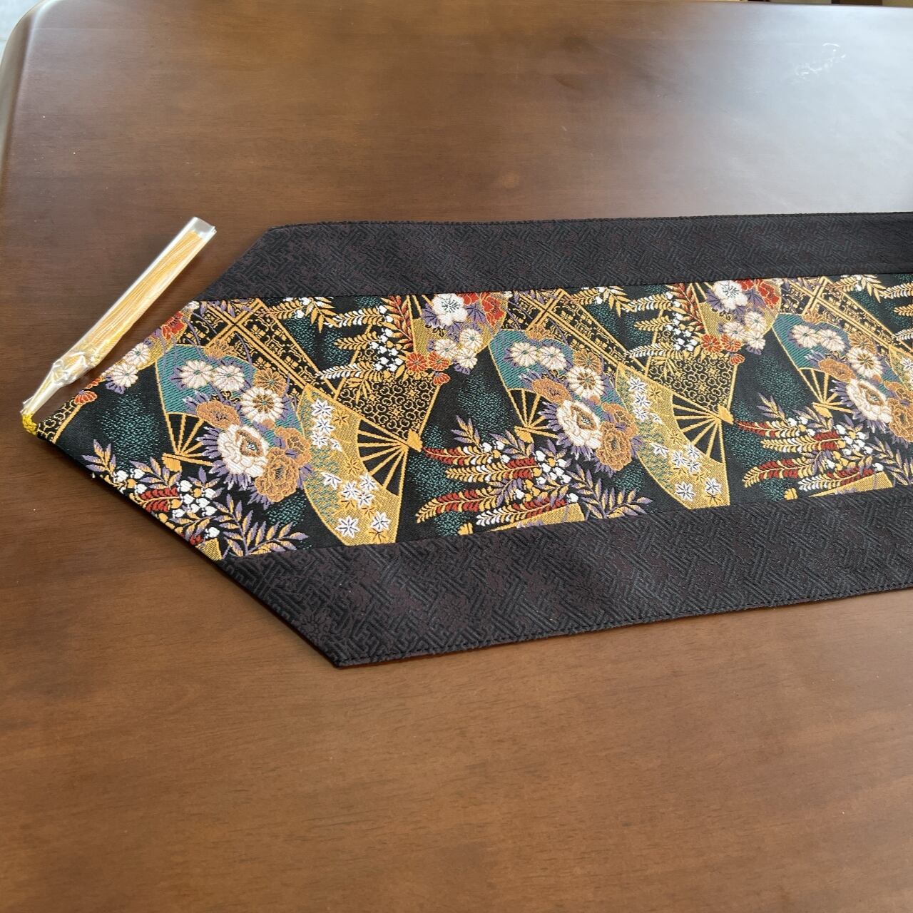 ［新品］京都・西陣織の生地で仕立てた和柄のお洒落なテーブルランナー 敷物