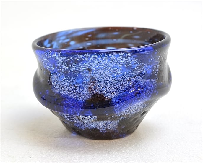 稲嶺盛一郎作(琉球ガラス工房 絆) 琉球ガラス 泡彩流ぐい呑み 白泡