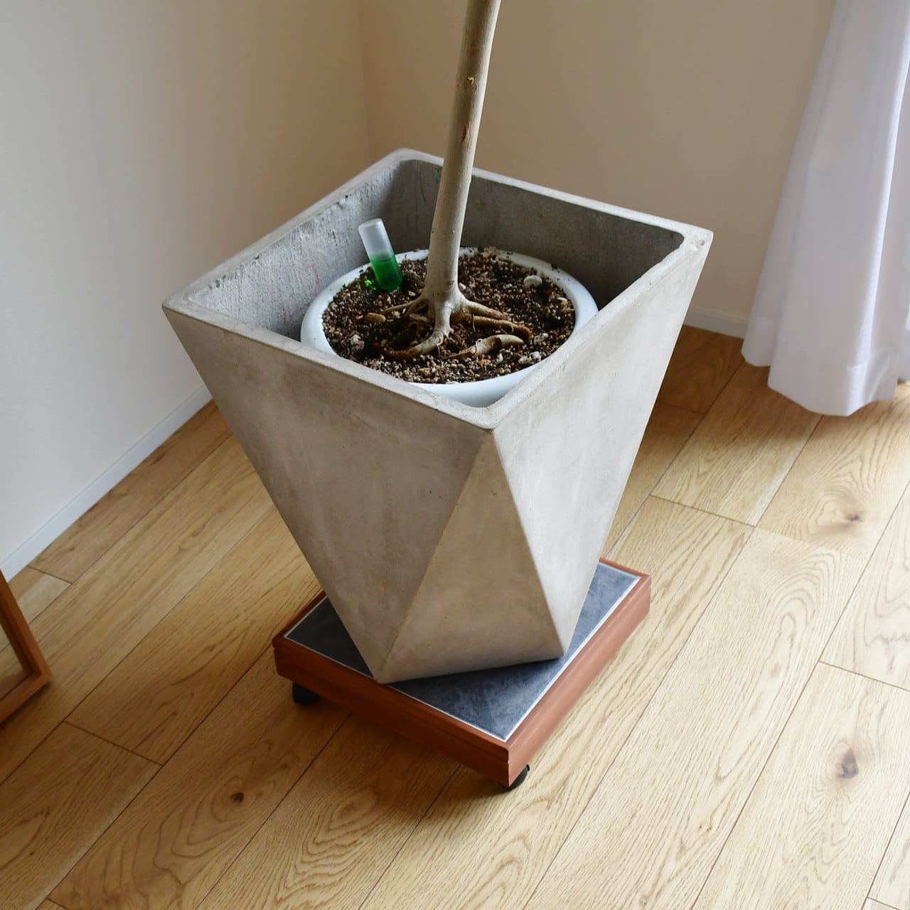 ハンドメイド：キャスター付き・観葉植物台・フラワースタンド（32cm