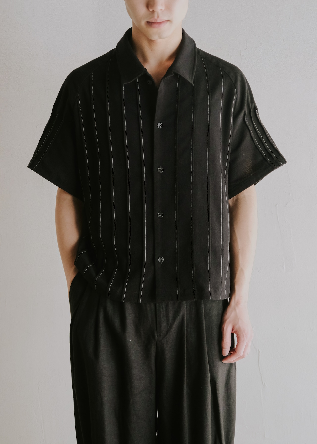 HOMO LUDENS 26SS pintuck raglan shirt / Black