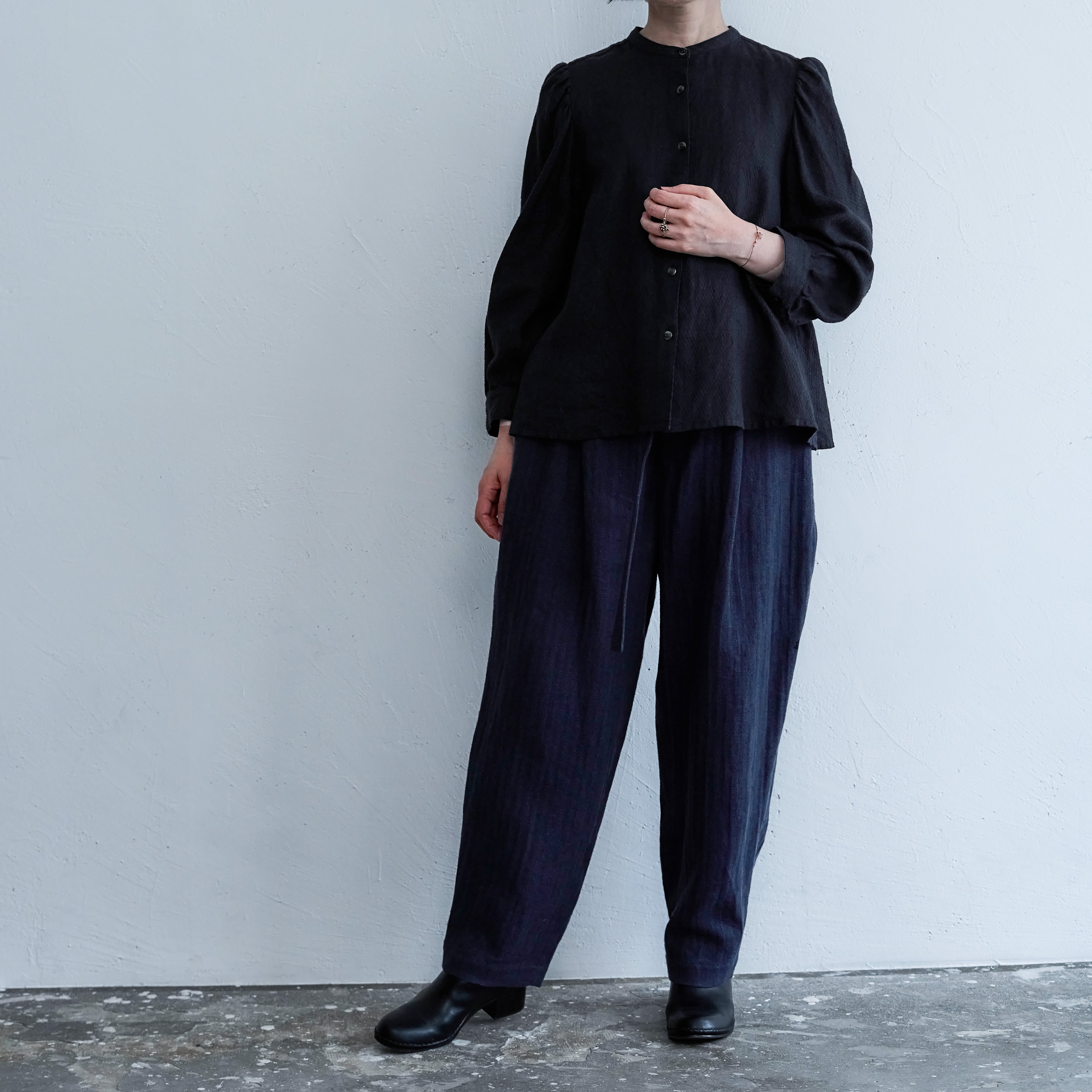 unisex egg pants C／herringbone linen〈black〉 | SALUÉ
