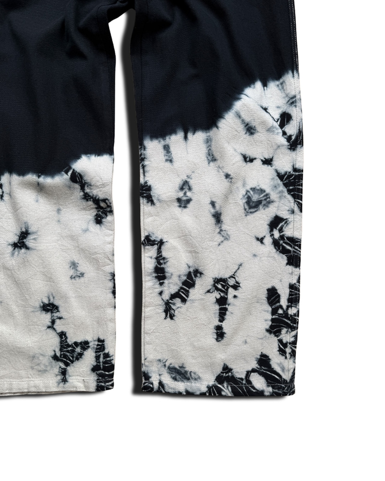 【数量限定販売 】黒染めタイダイワイドペインターパンツ 雪山