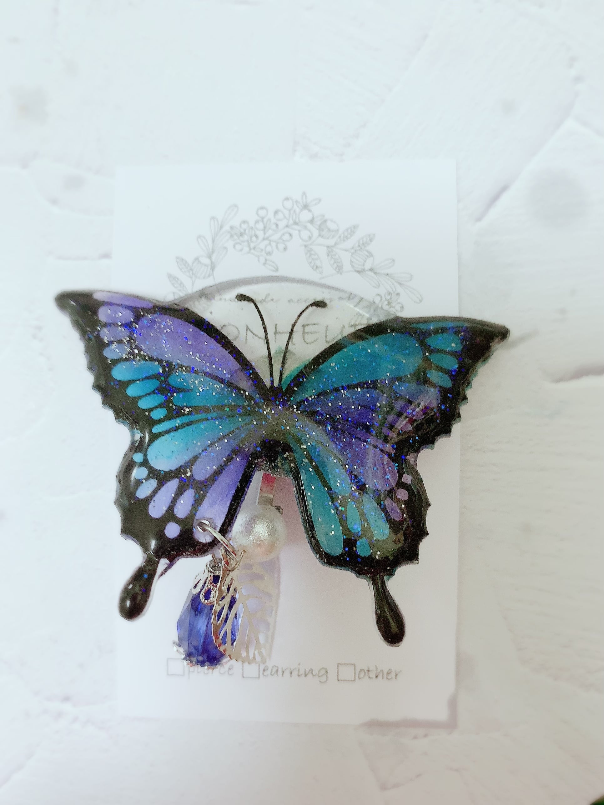 幸せを招く紫の蝶のポニーフック | BONHEUR