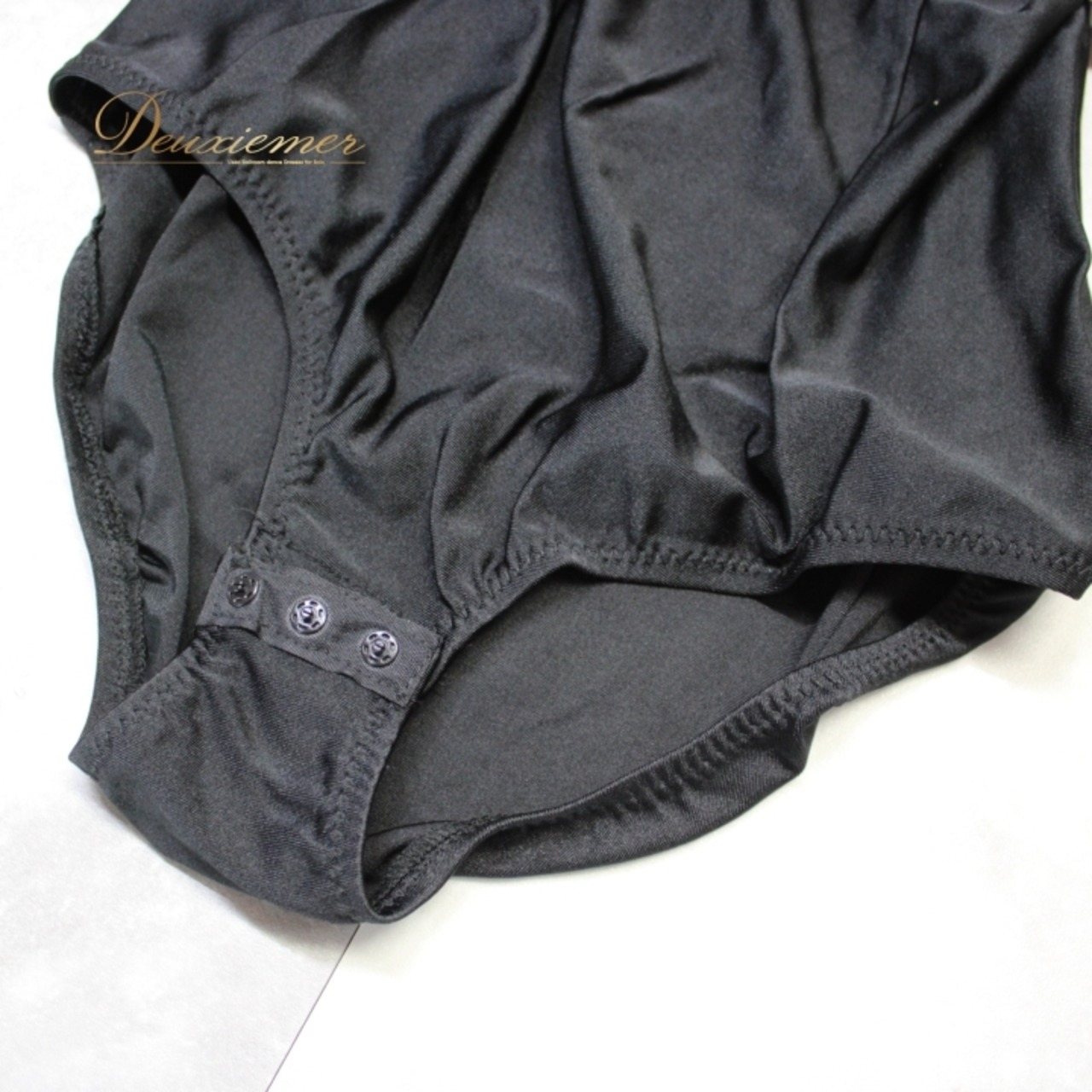 社交ダンス 衣装 ラテン ドレス ワンピース パーティ衣装 レディース オールシーズン 白 黒 ブラック系 ホワイト系 ラインストーン ビジュー チェッカーパターン フレアスカート ドレスアップ カジュアルダンス 高級感 フェスティバル イベント用 舞台衣装 動きやすい 春夏秋冬 コーディネート 繊細デザイン 華やか シンプル エレガント シルエット