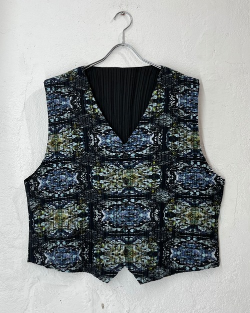 USED Total Pattern Pleats Vest