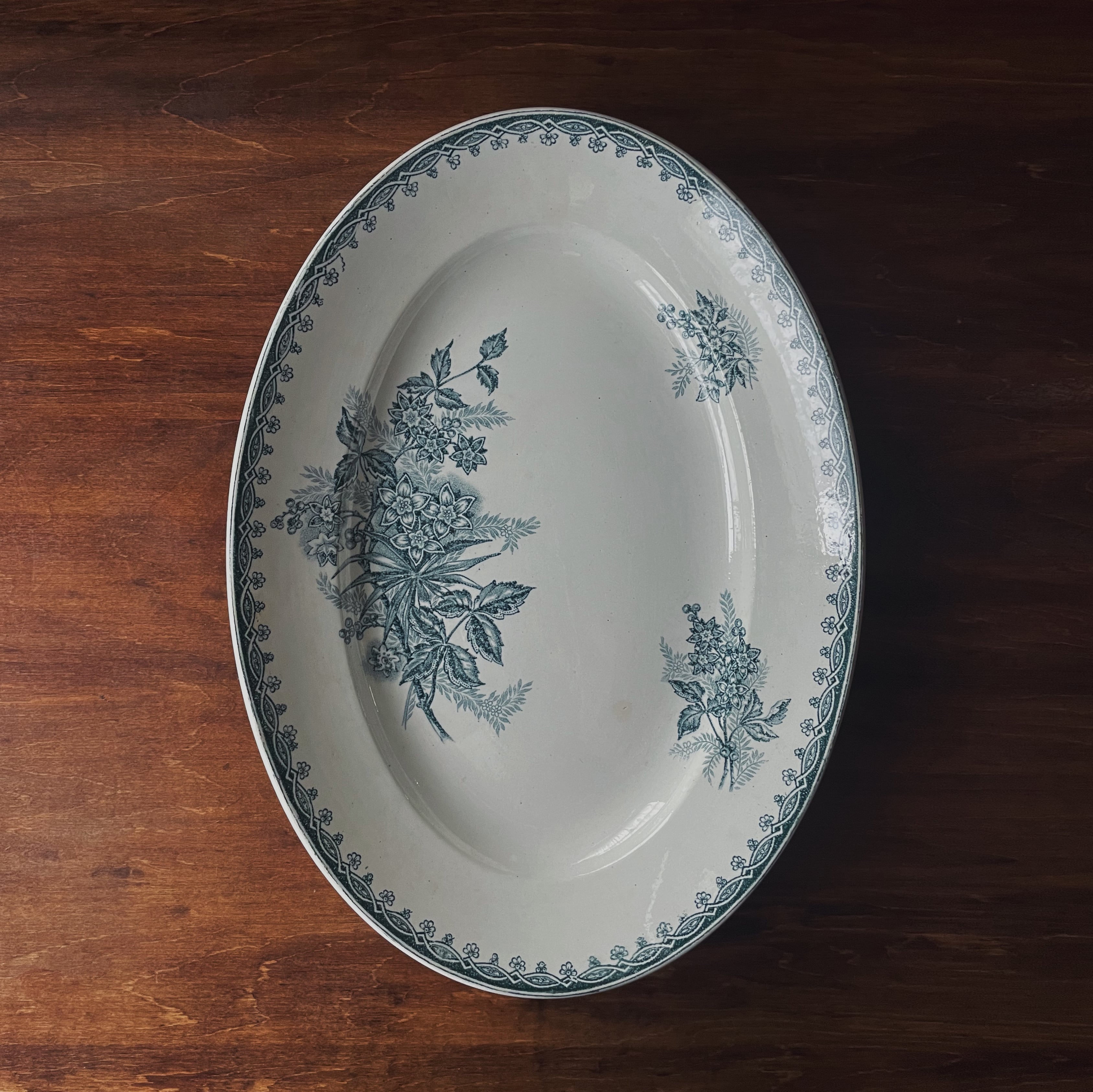 St. Amand "MARGOT" oval plate