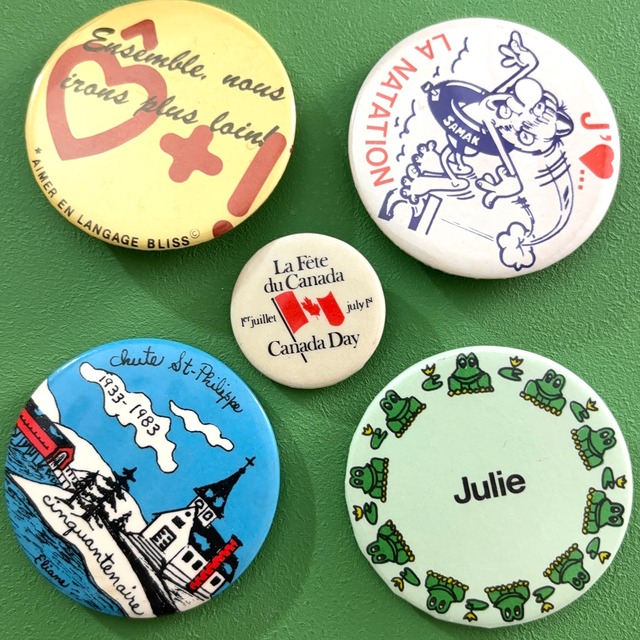 5個 ヴィンテージ レトロ 缶バッジ  vintage ビンテージ 古着 通販 リメイク 雑貨 2508013-2