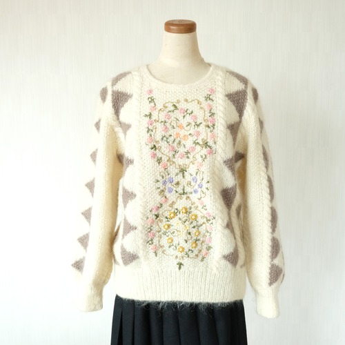 刺繍シャギーニット