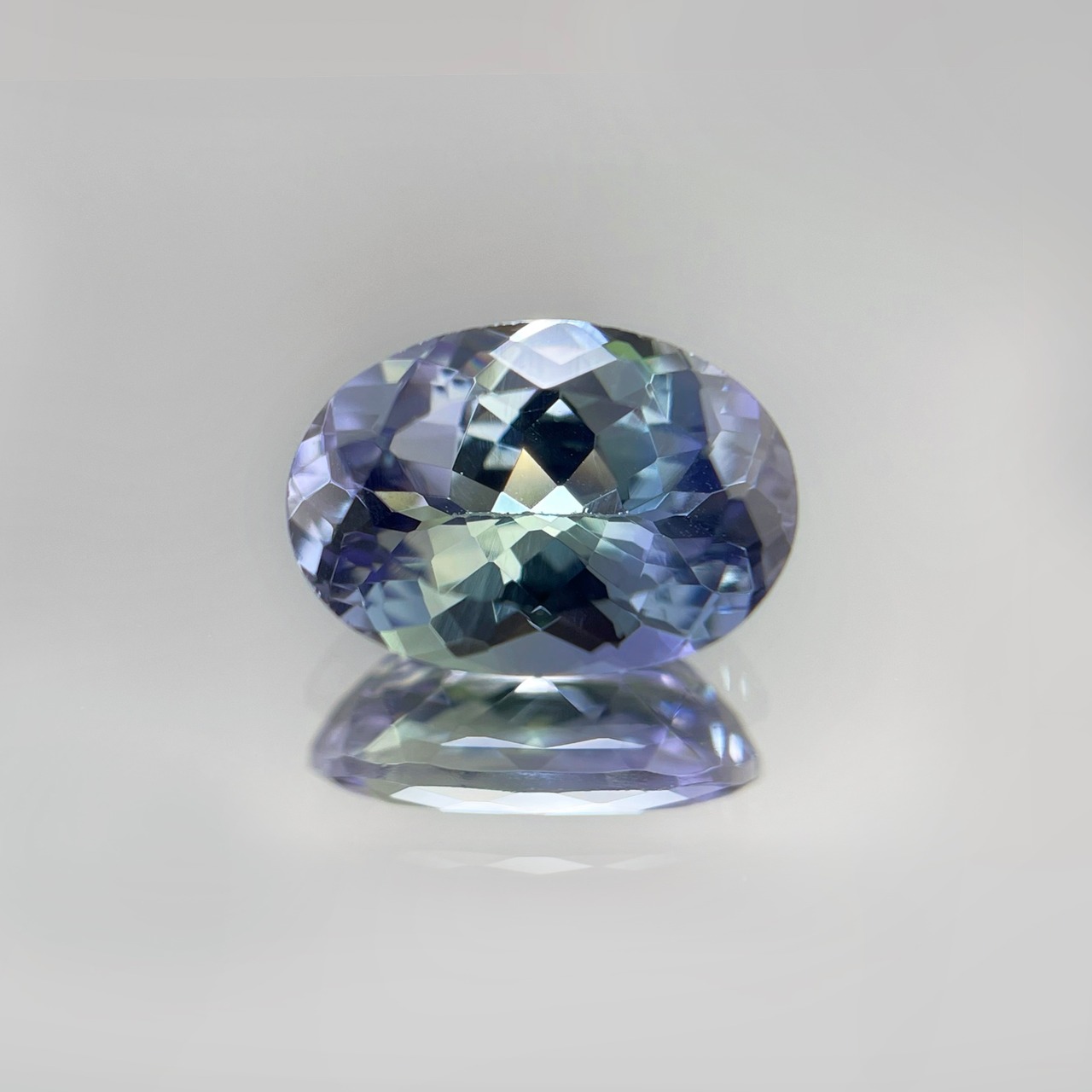 鑑別書付き 非加熱タンザナイト 2.186ct ルース オーバル バイカラー