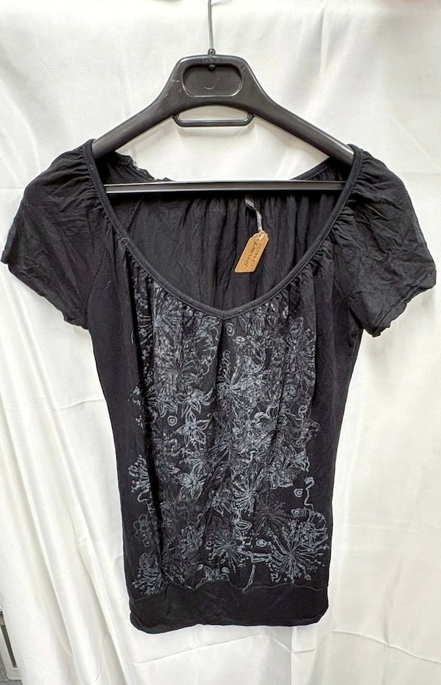花柄Tシャツ