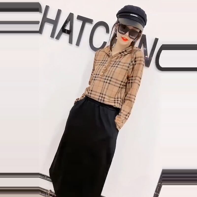 プラスサイズの女性の2020年の新しいファットmm秋のウェアは、腹を覆い、トップスをスリムにしますルーズフード付き長袖Tシャツ ミックスインファッション30126211984