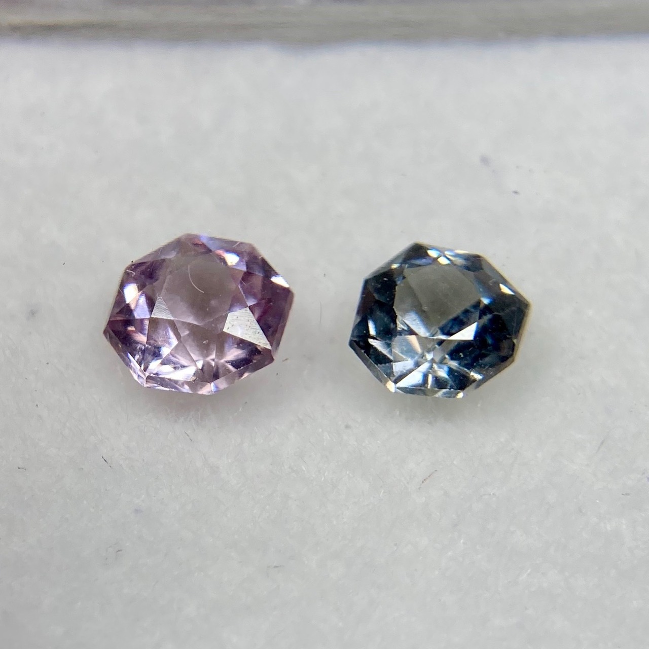お花みたいなスピネル 約4.0mm-4.5mm 2点セット No.17