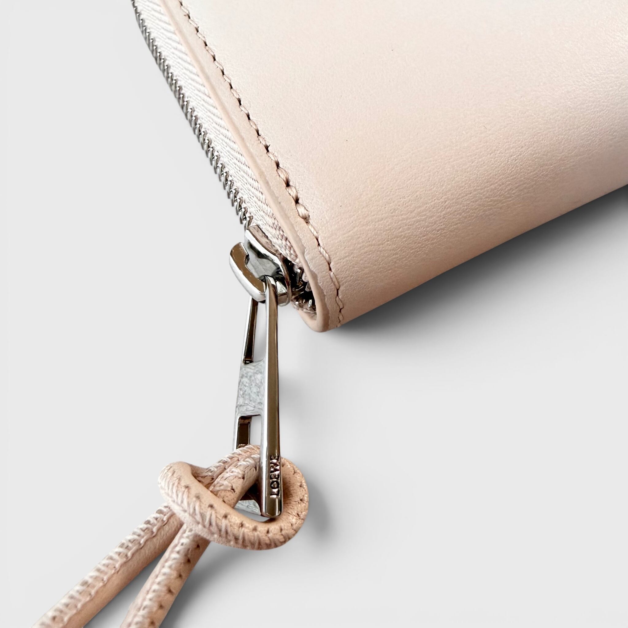 LOEWE Daisy Zip Coin Purse Pink | BRAND RESORT Online |【公式