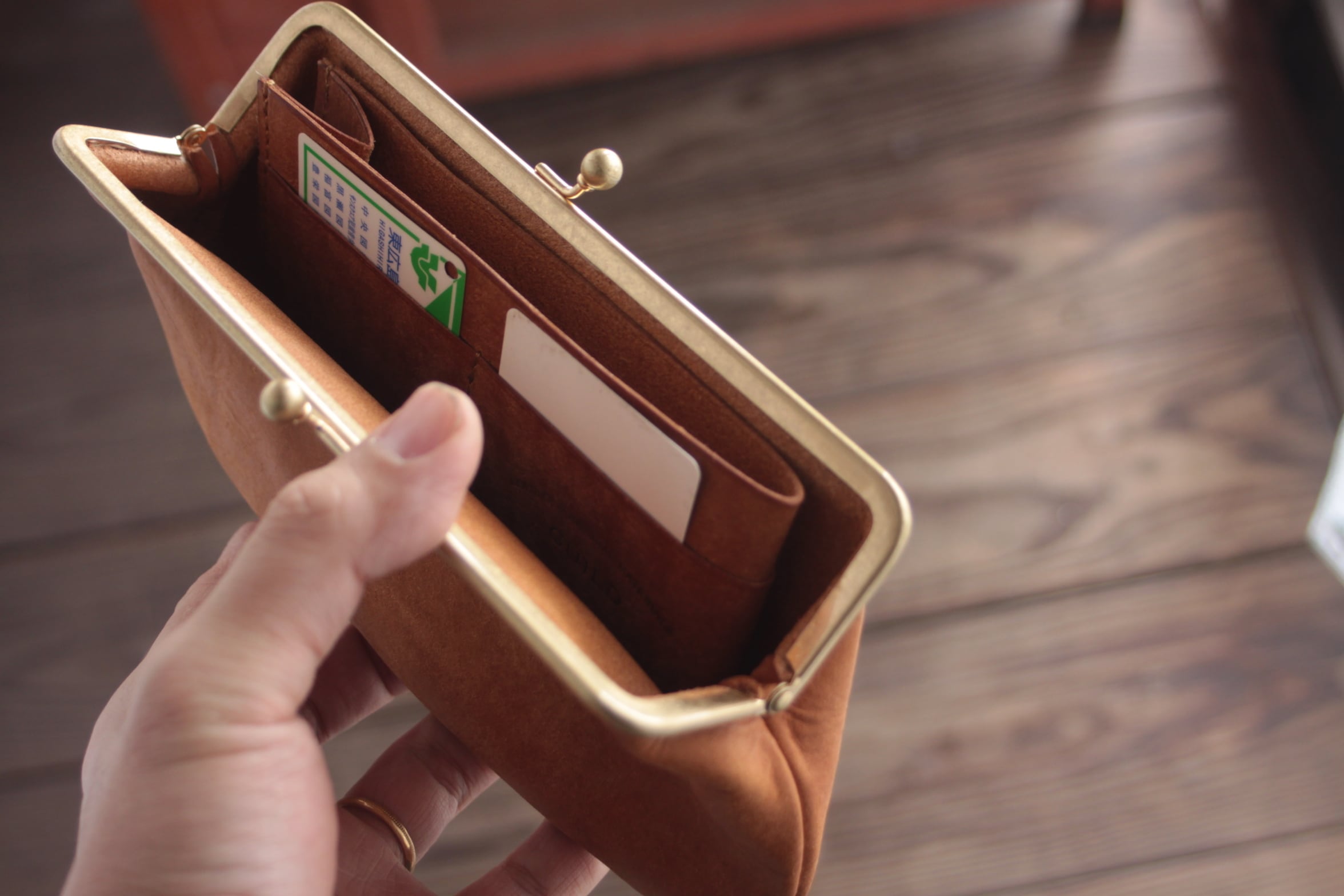 Una borsa] 革のがま口財布 | GUILD LEATHER WORKS