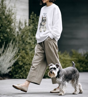 ヘッドホンデザインシュナウザー　Whiteデザインスウェット