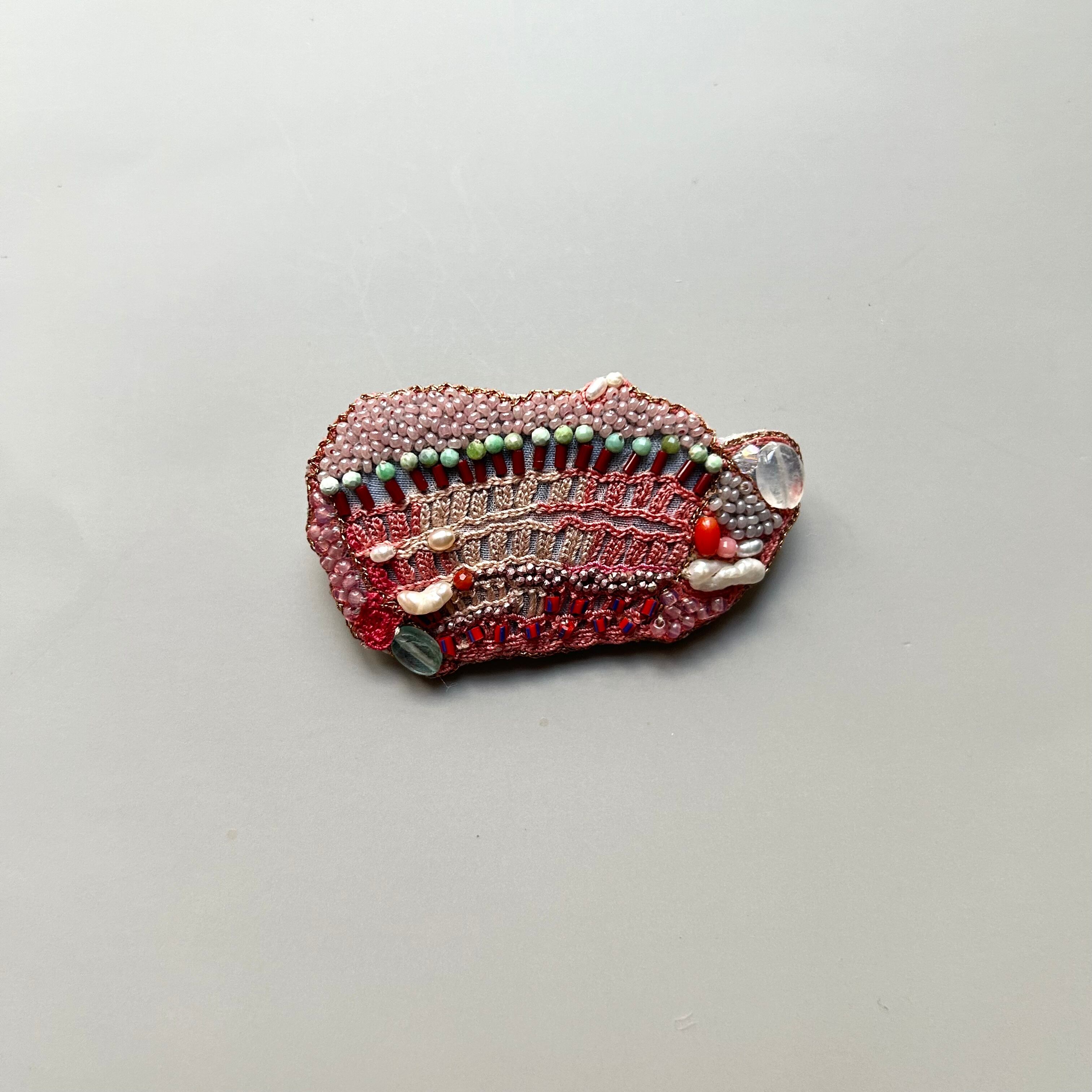 赤珊瑚のブローチ | Rika Ogasawara| 福岡 フランス ボヴェ刺繍 赤珊瑚のブローチ | Rika Ogasawara| 福岡 フランス ボヴェ刺繍
