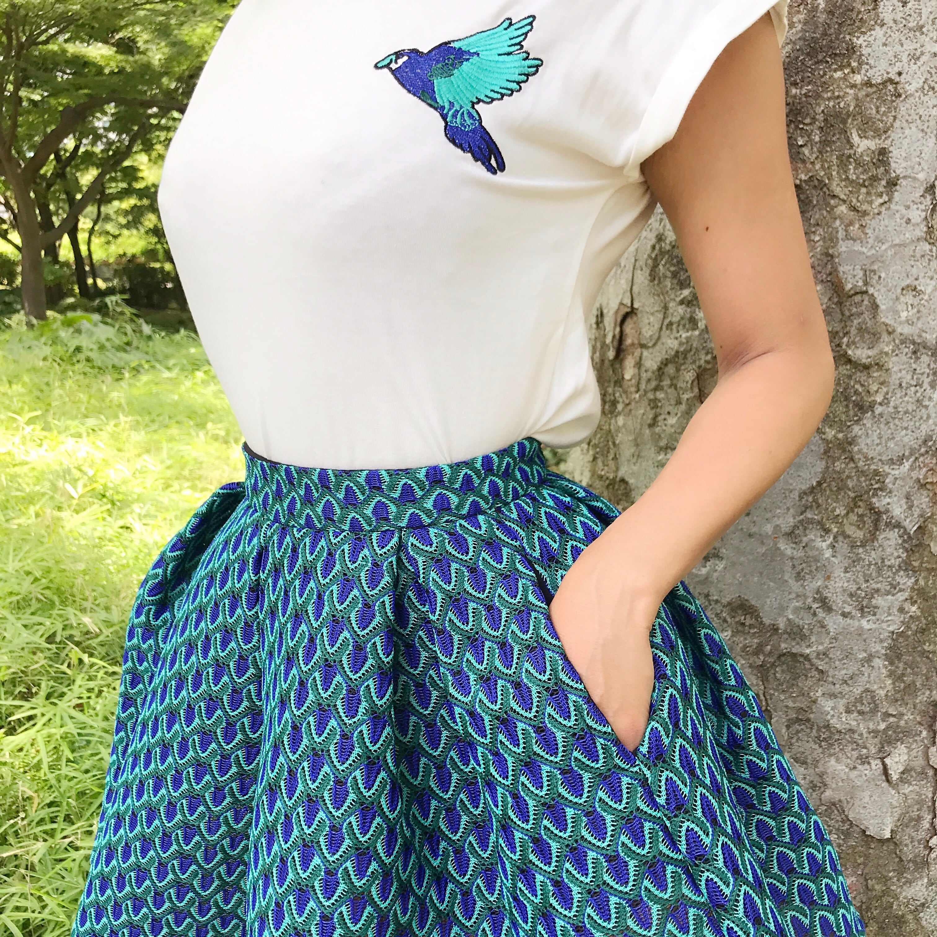 鳥の刺繍つきtシャツ 孔雀柄のメッシュボリュームスカート 9style