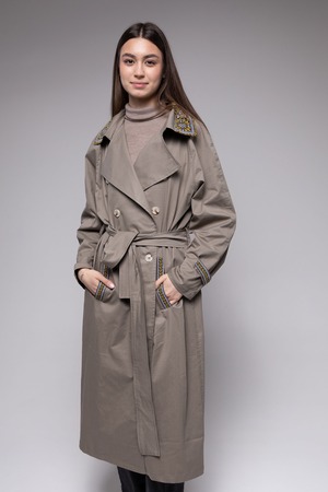 ウクライナ刺繍スプリング・トレンチコート　手刺繍　ユニセックス・フリーサイズ