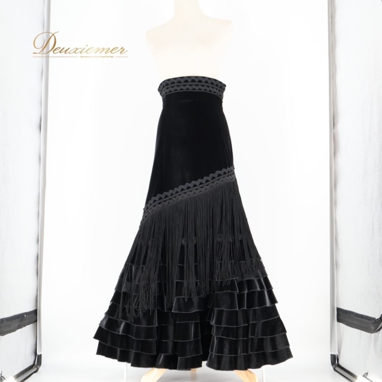 フラメンコ 衣装 マンサニージャ LOPEZ DE SANTOS ロペスデサントス Manzanilla ファルダ スカート ペチコート ベロア ボランテ フリル フレコ フリンジ 黒 ハイウエスト セット 高級感 ダンス パーティ 発表会 ブラック系 フランス製 ロングスカート ブラックドレス ベロア生地 豪華 フリンジ付き 踊り発表会 ファッションアイテム フォーマルコスチューム レディース