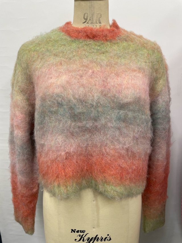 aLkaa Special Brushed Gradient Color Cropped Pullover Knit