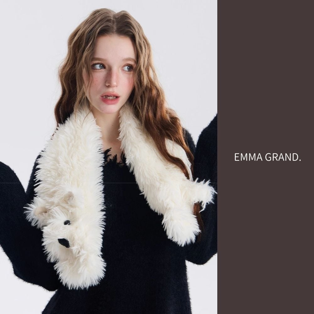 雪の上で寄り添うウェスティのふわもこマフラー E00612 | EMMA GRAND