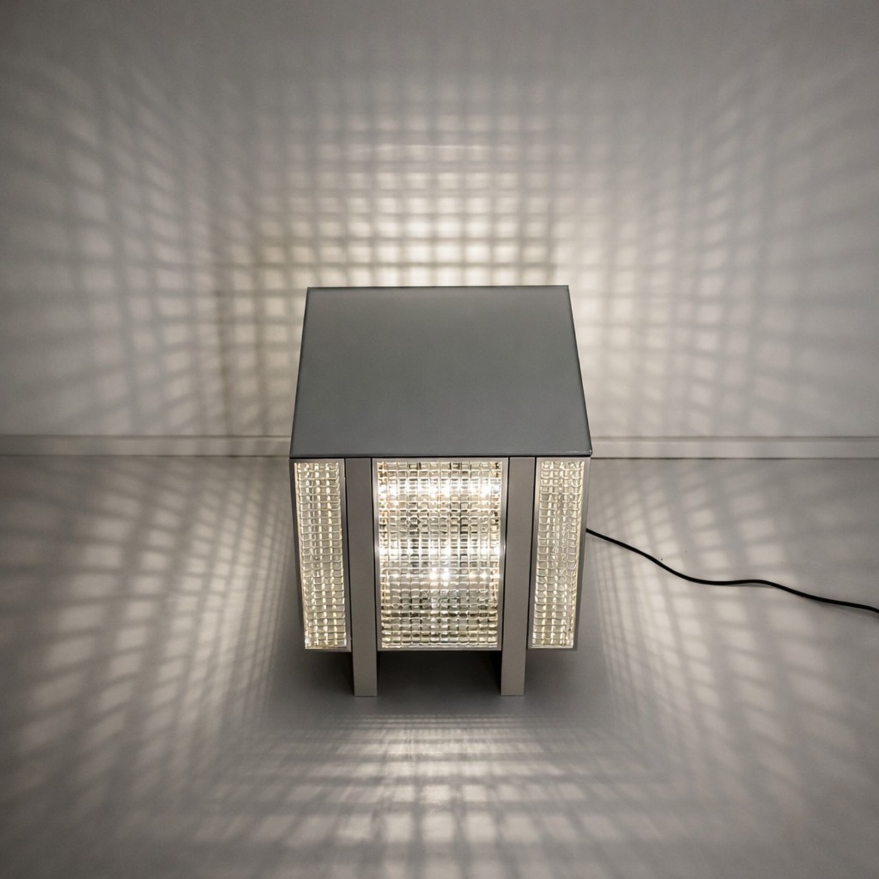 Waterford Crystal ウォーターフォード クリスタル London ロンドン サイドテーブル ナイトテーブル フロアランプ 間接照明 モダン ホテルライク ラグジュアリー