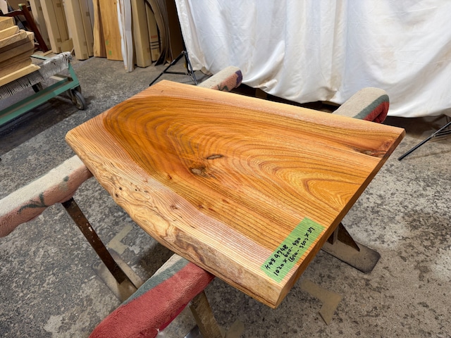 ケヤキ9748　欅　一枚板無垢 乾燥材　1020x600-480x37mm ローテーブル　センターテーブル　ダイニングテーブル　カウンター