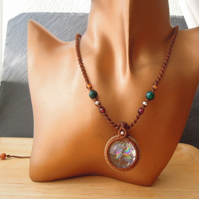 アイリスクォーツ(レインボークリスタル)のマクラメネックレス ~森の歌声~