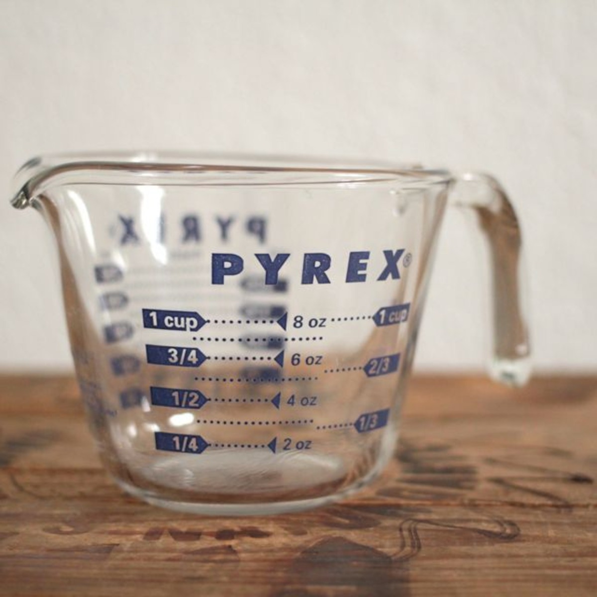 アメリカ製 青文字 Pyrexパイレックス 耐熱ガラスの計量カップ 