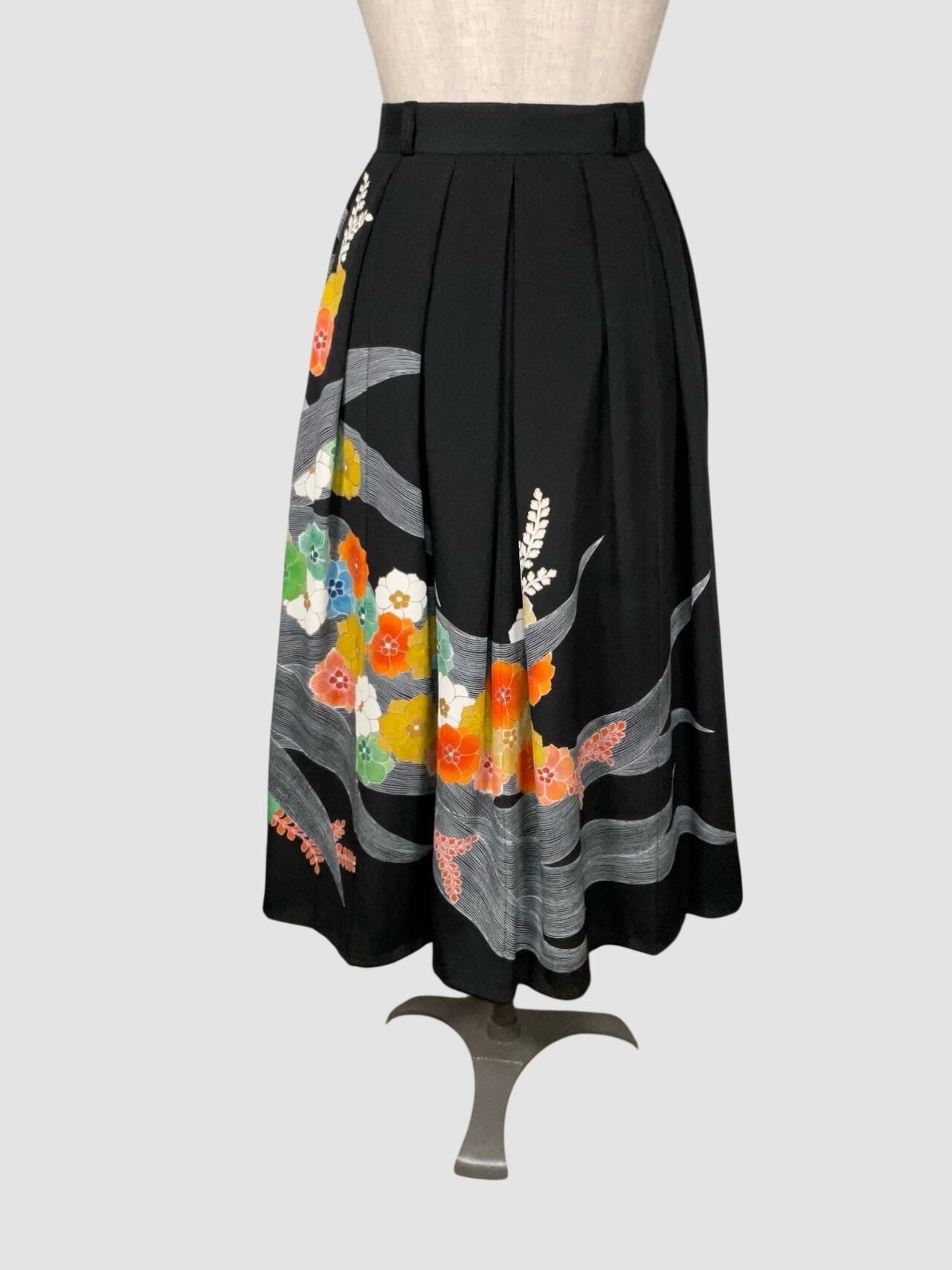 着物重ねスカート(黒留袖より制作) Kimono Overlay Skirt (Made of