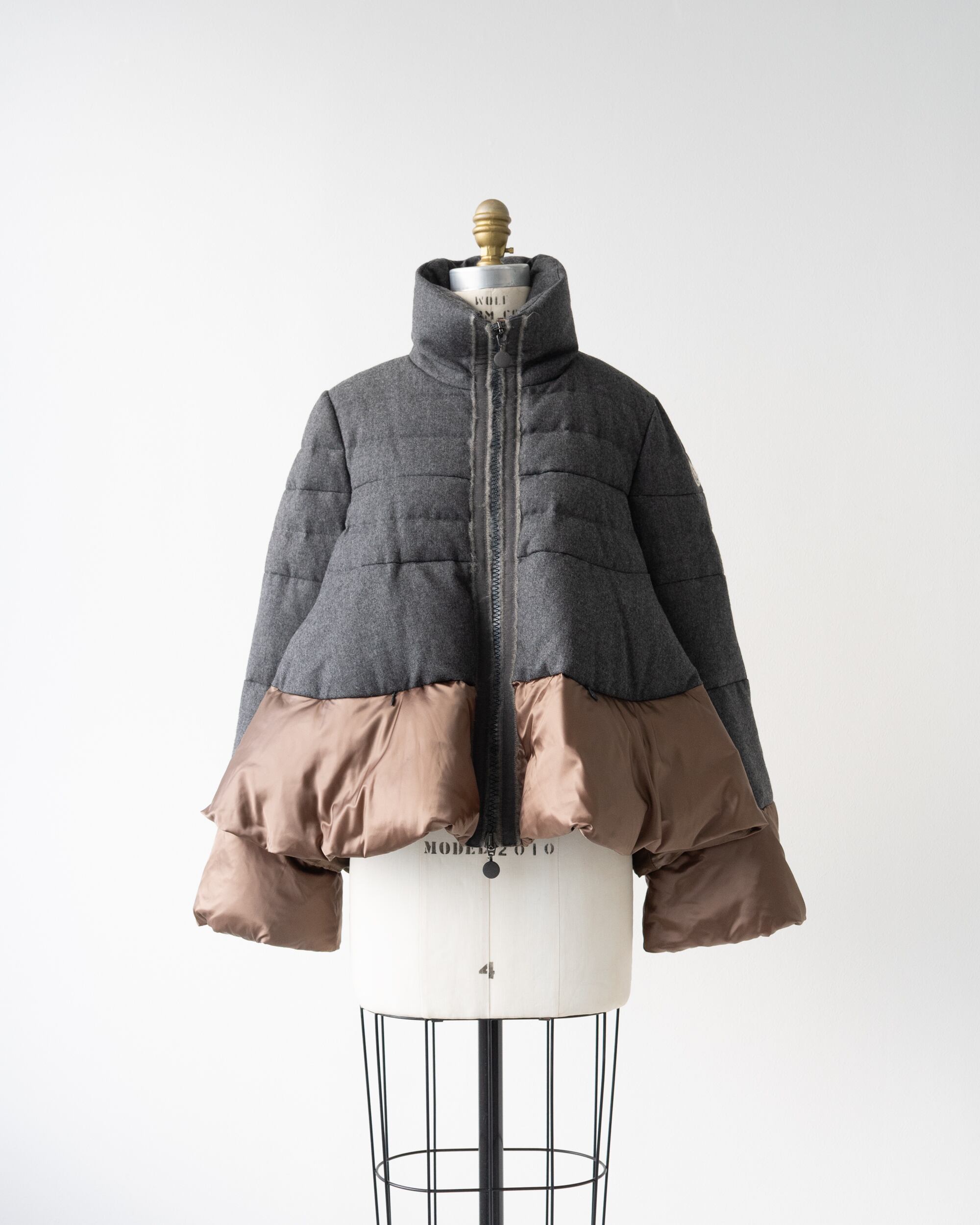 MONCLER × sacai モンクレール×サカイ SATOMI ダウンコート MONCLER × sacai モンクレール×サカイ SATOMI ダウンコート - メルカリ