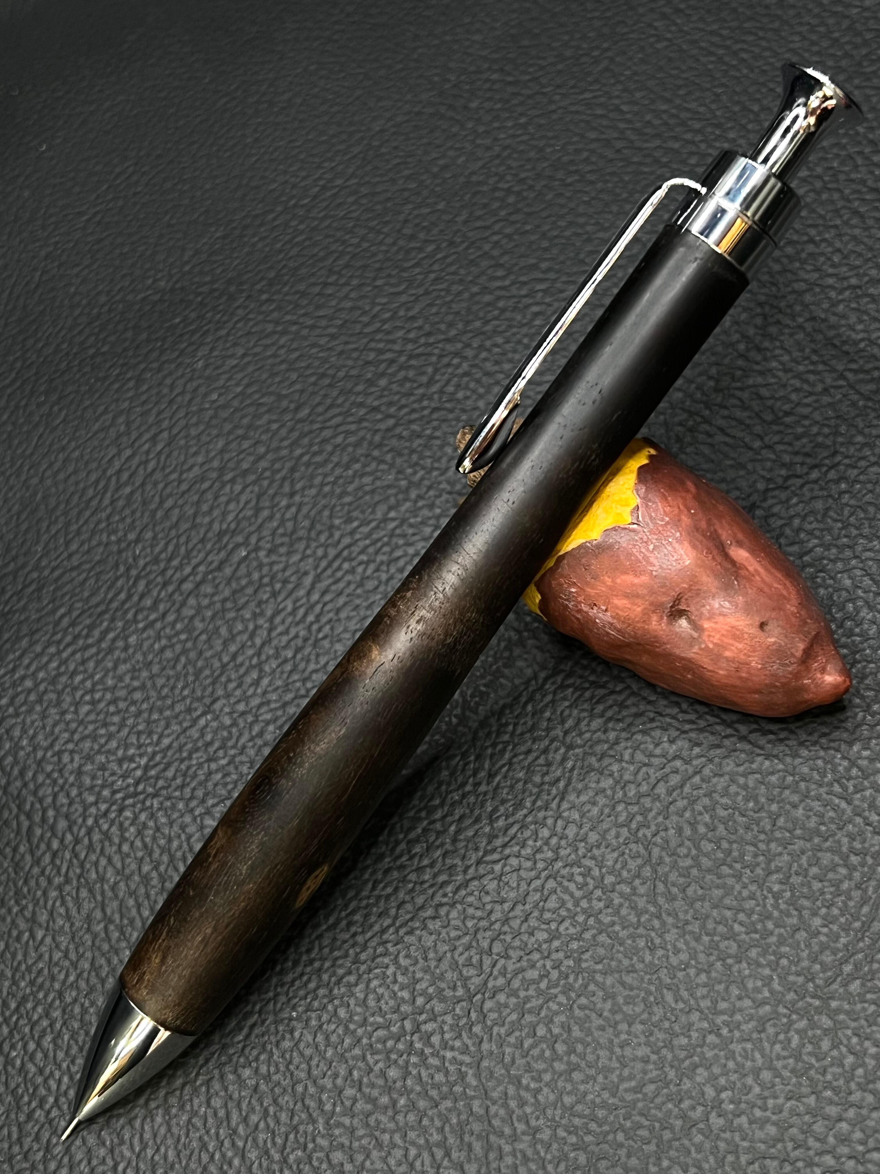 ②こぶた工房 シャープペンシル 黒柿0.3mm 21 黒柿 ヒビ・欠けあり 0.3mm シャープペンシル 【アウトレット品／50