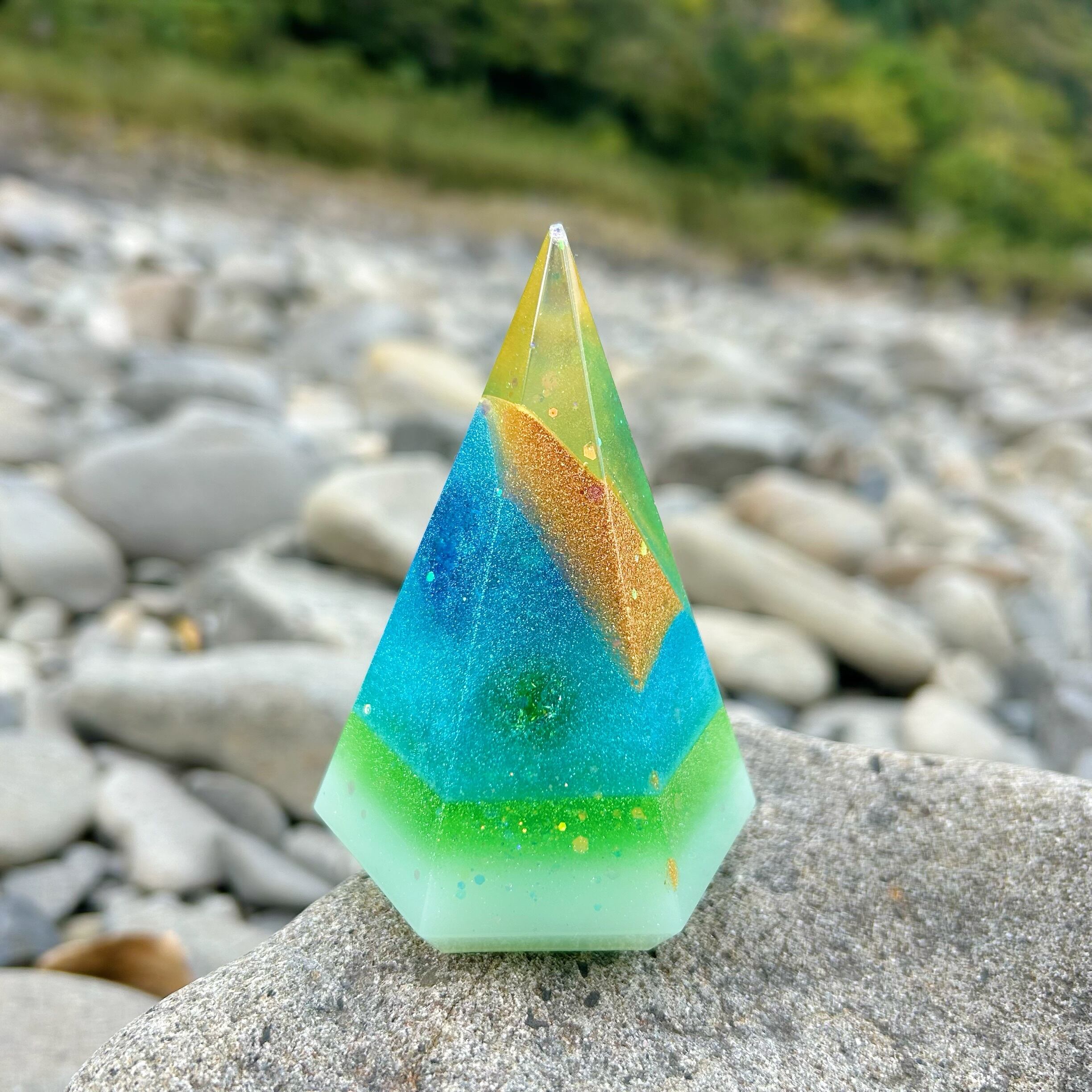 緑龍さま光のピラミッドオルゴナイト