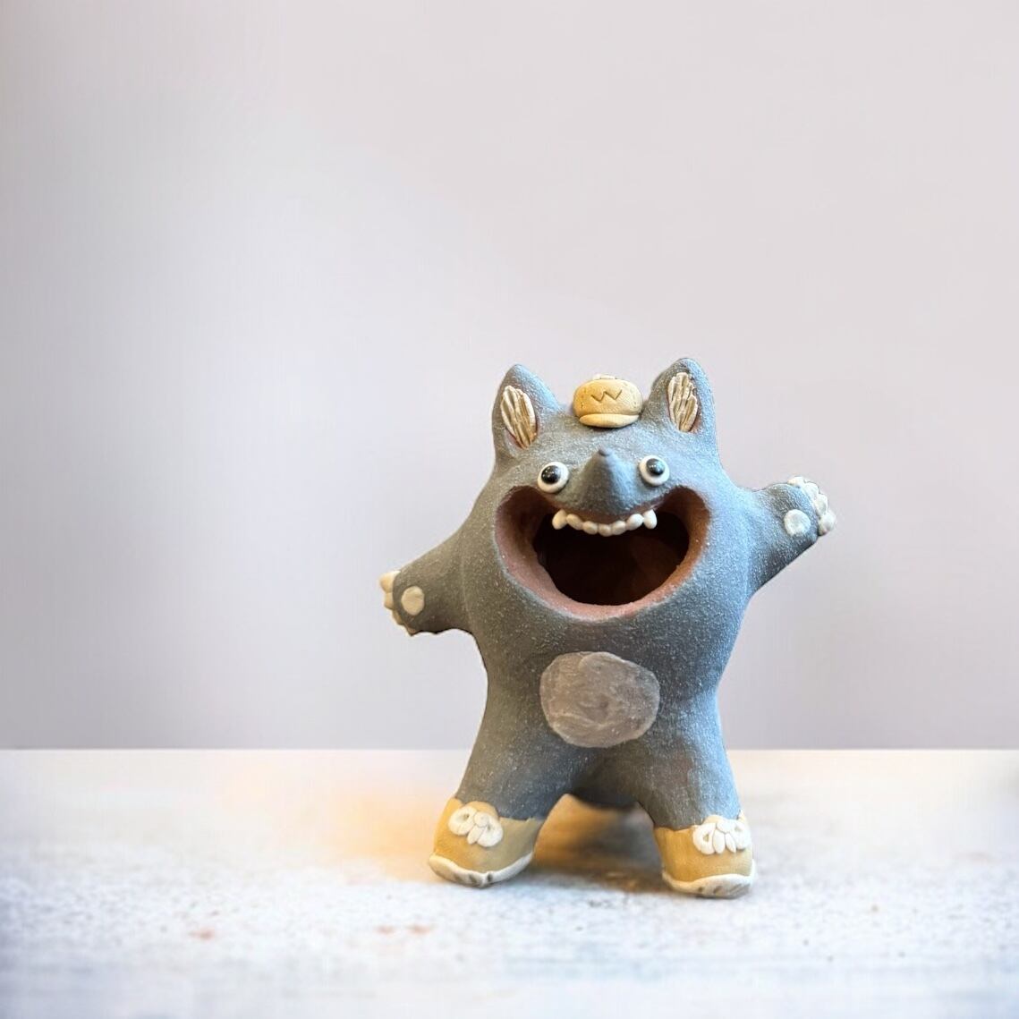 松本良太 陶器 スニーカーウルフ | teshigotoya ねむの木の豆