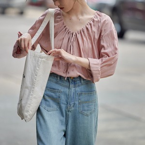 gathered neck ribbon blouse　J00510